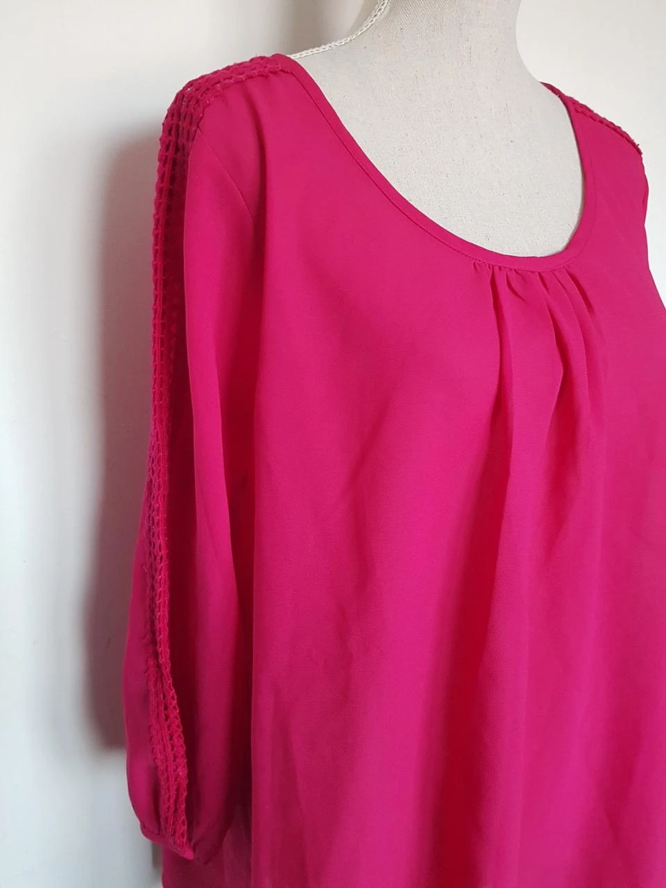 👚Fuchsia/roze blouse met sluier - Opengewerkte kanten details - Bleu Bonheur - M. 48 – photo 2